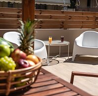 Nemeseos 82m² homm Apartment with Roof Garden and Pool