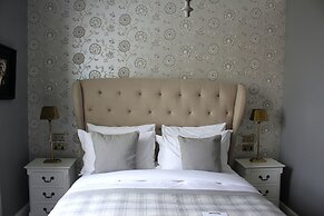 The Hayden Pub & Rooms