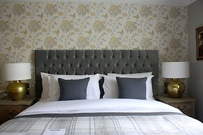 The Hayden Pub & Rooms