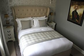 The Hayden Pub & Rooms