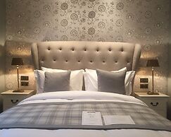 The Hayden Pub & Rooms