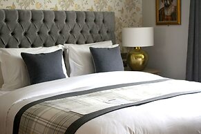 The Hayden Pub & Rooms