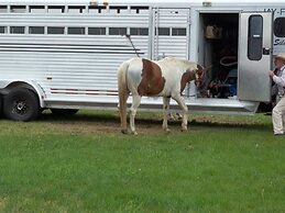 Eagle Peak Lodge & Cabins