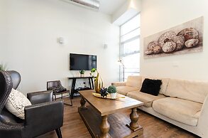 Downtown Convention Center Suite with Pool