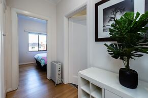 Lighthouse Cozy 2BDR with CITY VIEWS