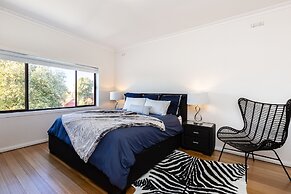 Lighthouse Cozy 2BDR with CITY VIEWS