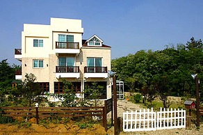 Mari Sea Ever Pension