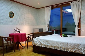 Mari Sea Ever Pension