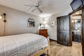 Inlet Reef 402 2 Bedroom Condo by RedAwning