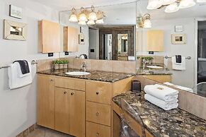 Inlet Reef 402 2 Bedroom Condo by RedAwning