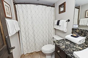 Inlet Reef 402 2 Bedroom Condo by RedAwning