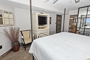 Inlet Reef 402 2 Bedroom Condo by RedAwning