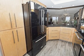 Inlet Reef 402 2 Bedroom Condo by RedAwning