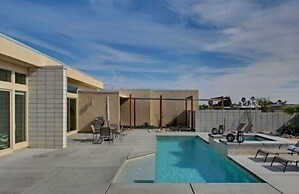 Modern Living 3 Bedroom Home by RedAwning