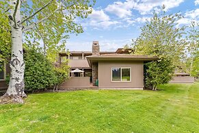 #5 At Broken Top 2 Bedroom Villa by RedAwning