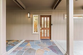 #5 At Broken Top 2 Bedroom Villa by RedAwning