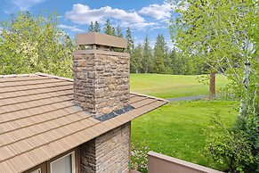 #5 At Broken Top 2 Bedroom Villa by RedAwning