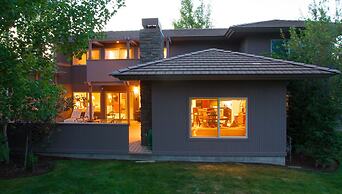 #5 At Broken Top 2 Bedroom Villa by RedAwning