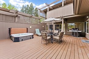 #5 At Broken Top 2 Bedroom Villa by RedAwning