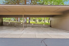 #5 At Broken Top 2 Bedroom Villa by RedAwning