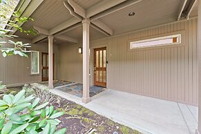 #5 At Broken Top 2 Bedroom Villa by RedAwning