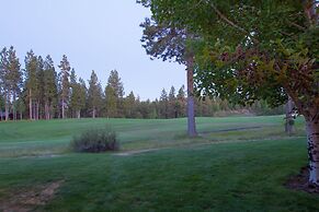 #5 At Broken Top 2 Bedroom Villa by RedAwning