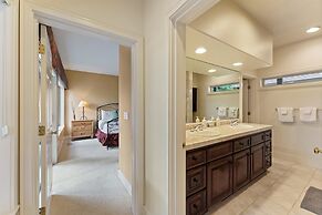 #5 At Broken Top 2 Bedroom Villa by RedAwning