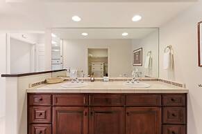 #5 At Broken Top 2 Bedroom Villa by RedAwning