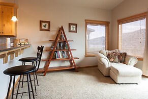 River Scene 30 Day Minimum 3 Bedroom Home by RedAwning