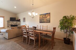 River Scene 30 Day Minimum 3 Bedroom Home by RedAwning