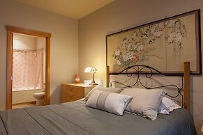 River Scene 30 Day Minimum 3 Bedroom Home by RedAwning