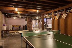 Cascade Chic 3 Bedroom Home by RedAwning