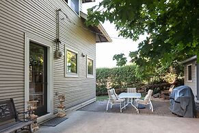 Cascade Chic 3 Bedroom Home by RedAwning