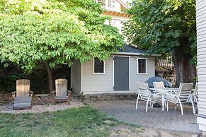 Cascade Chic 3 Bedroom Home by RedAwning