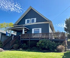 Heartbreak Pet and Family-Friendly Hood River Home by RedAwning