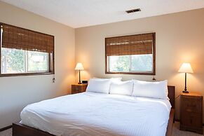 Heartbreak Pet and Family-Friendly Hood River Home by RedAwning