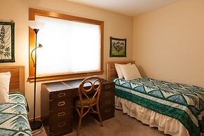 Columbia West 3 Bedroom Condo by RedAwning