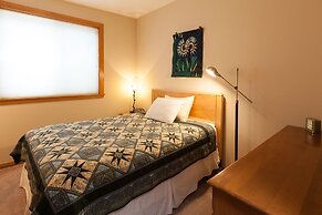 Columbia West 3 Bedroom Condo by RedAwning