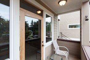 Columbia West 3 Bedroom Condo by RedAwning