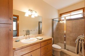 Columbia West 3 Bedroom Condo by RedAwning