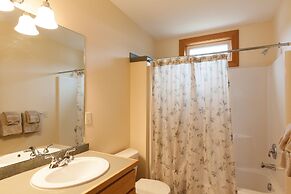 Columbia West 3 Bedroom Condo by RedAwning