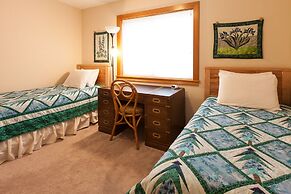 Columbia West 3 Bedroom Condo by RedAwning