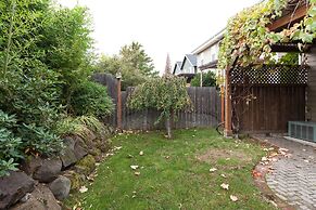 Columbia West 3 Bedroom Condo by RedAwning