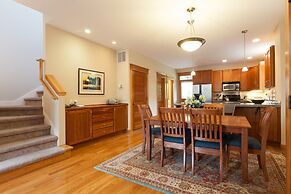 Columbia West 3 Bedroom Condo by RedAwning