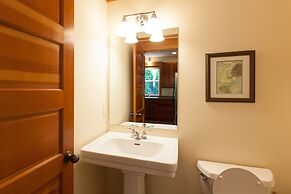 Columbia West 3 Bedroom Condo by RedAwning