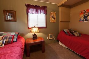 Hood View 4 Bedroom Cabin by RedAwning