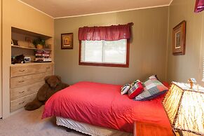 Hood View 4 Bedroom Cabin by RedAwning