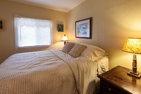 Hood View 4 Bedroom Cabin by RedAwning