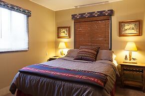 Hood View 4 Bedroom Cabin by RedAwning