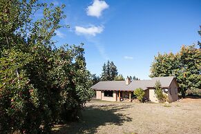 Hood View 4 Bedroom Cabin by RedAwning